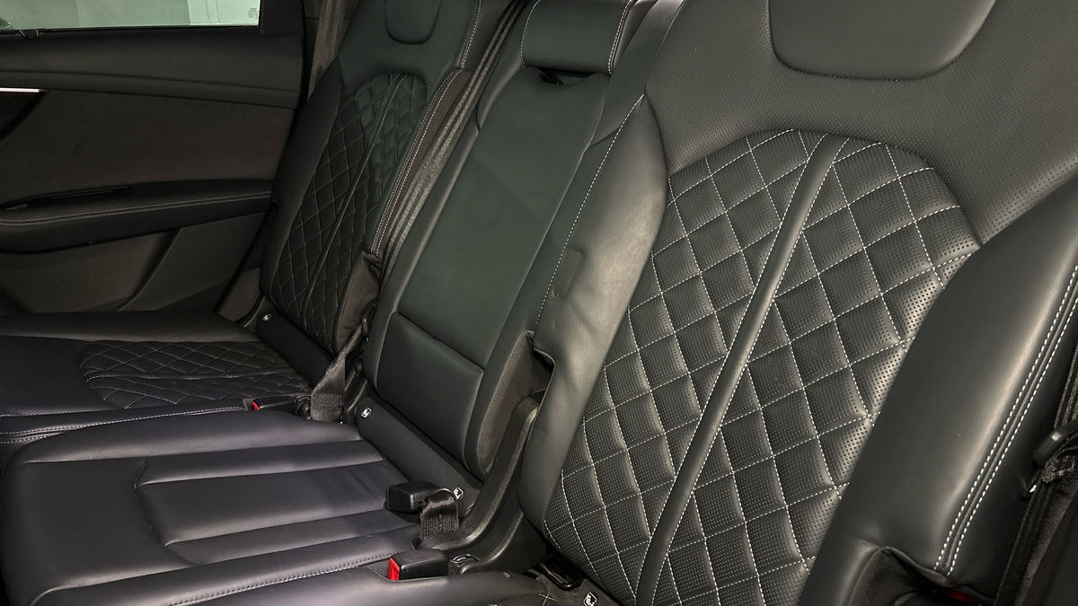 Audi Q7 Image 8