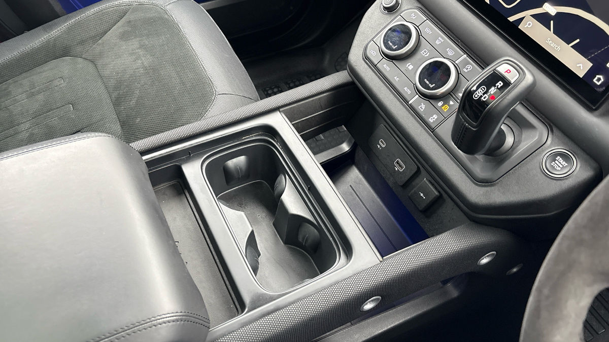 Land Rover Defender 90 Image 18