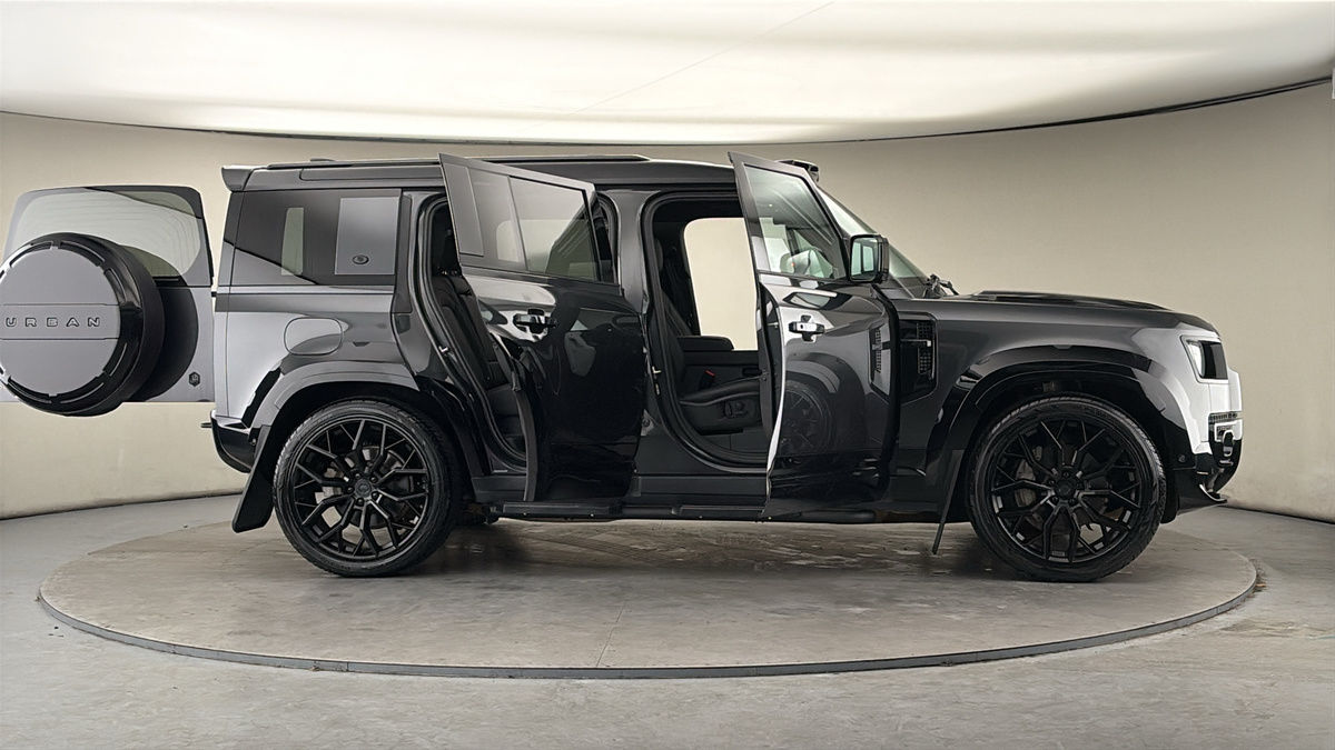 More views of Land Rover Defender 110