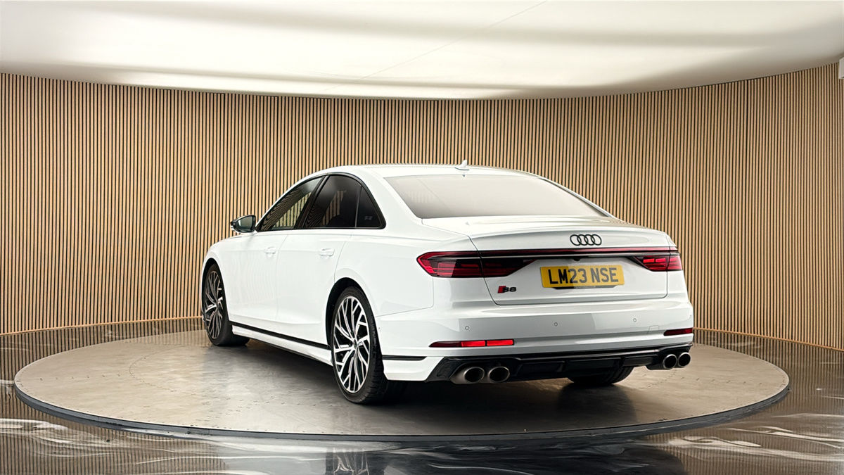 More views of Audi S8