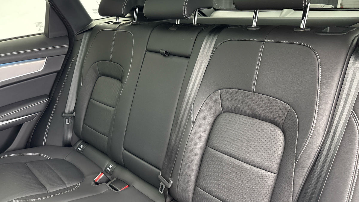 Jaguar F-PACE Image 8