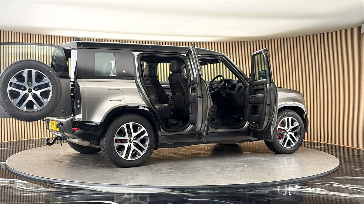 More views of Land Rover Defender 110