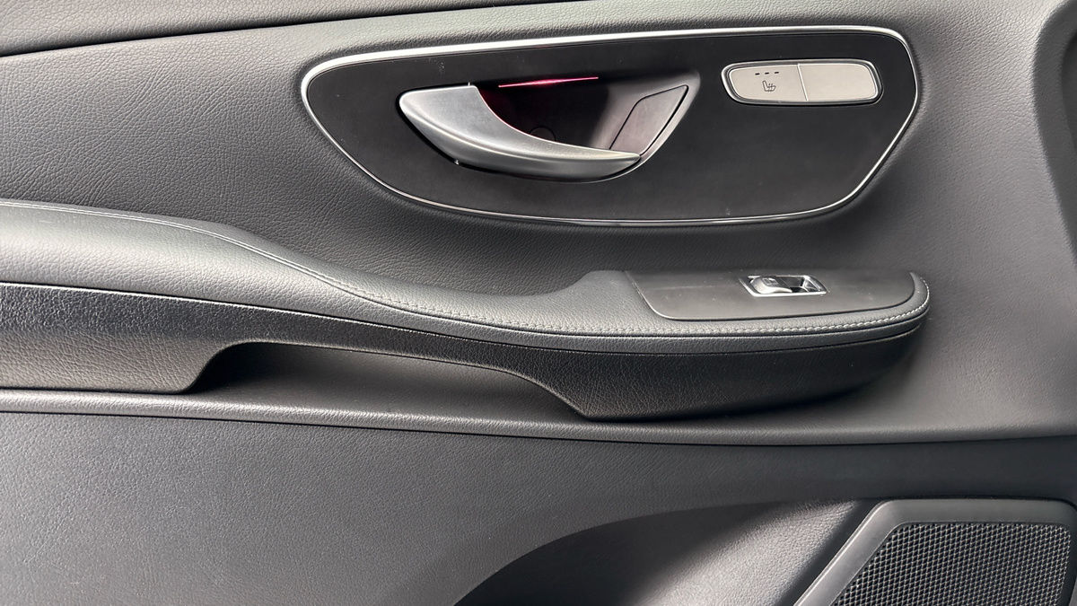 Mercedes-Benz V Class Image 19