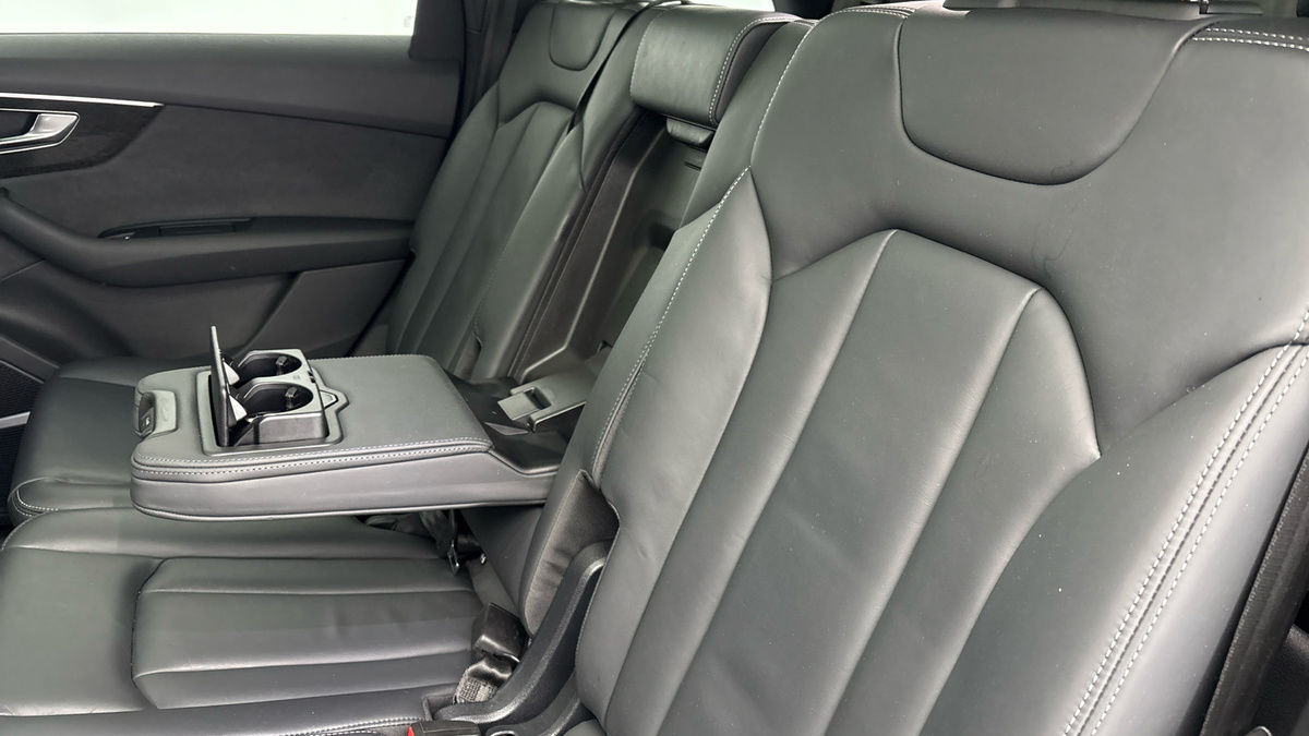 Audi Q7 Image 9