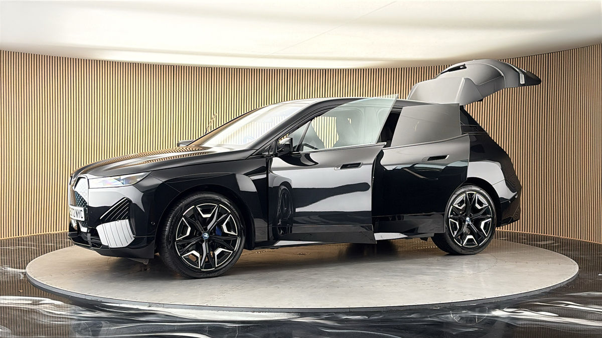 More views of BMW iX