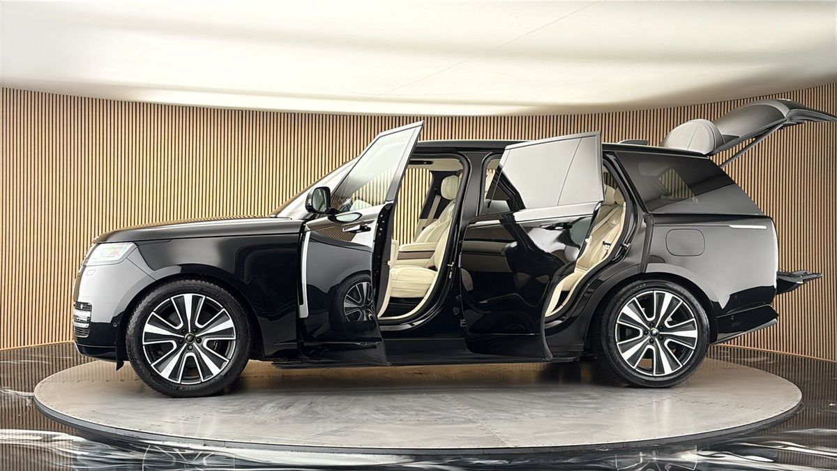 More views of Land Rover Range Rover