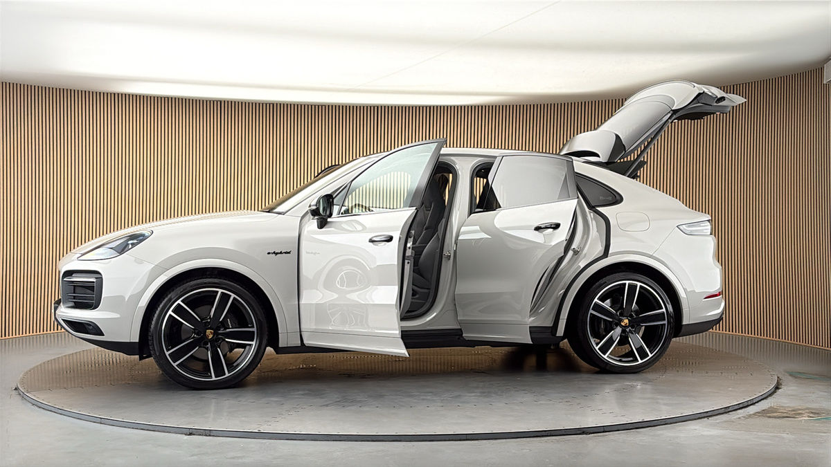 More views of Porsche Cayenne