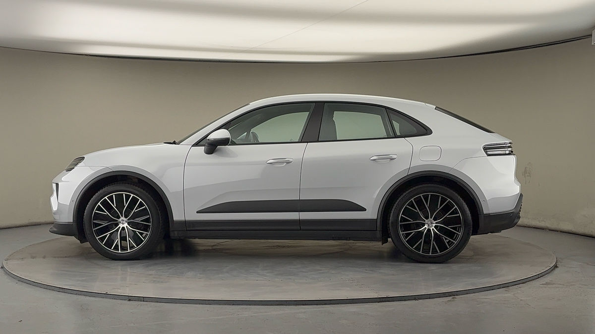 More views of Porsche Macan