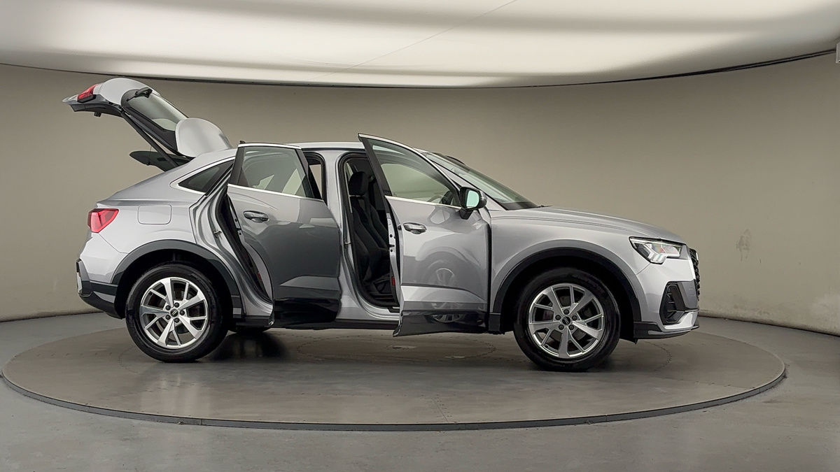 More views of Audi Q3