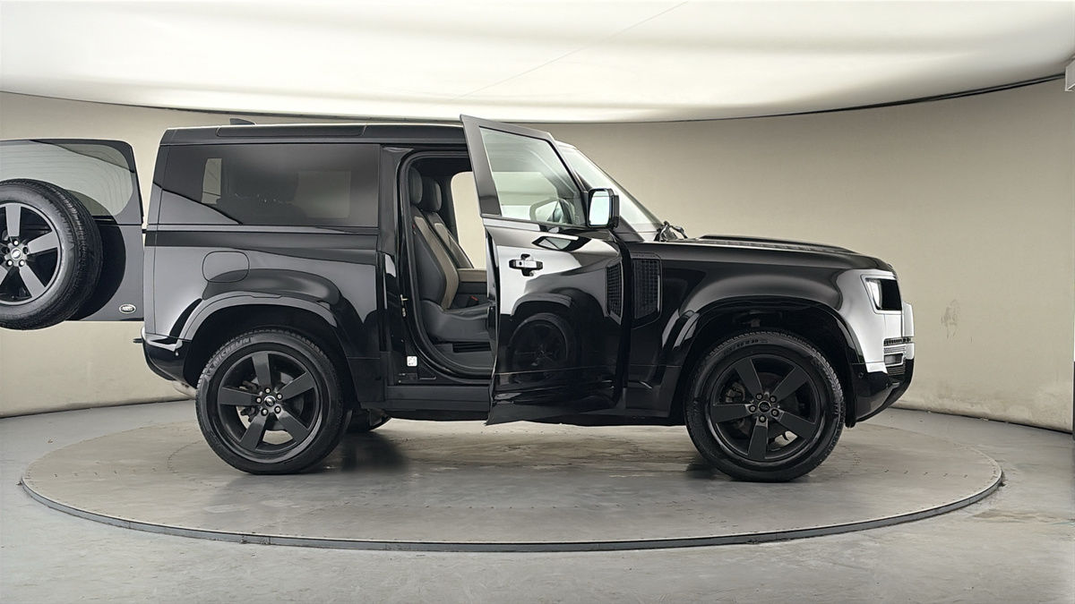 More views of Land Rover Defender 90