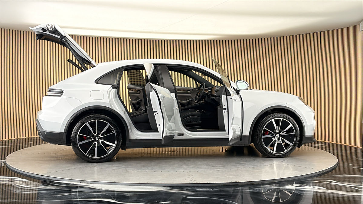 More views of Porsche Macan