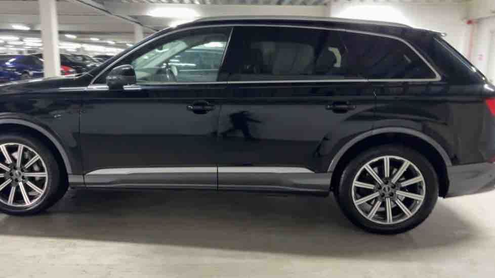 More views of Audi Q7