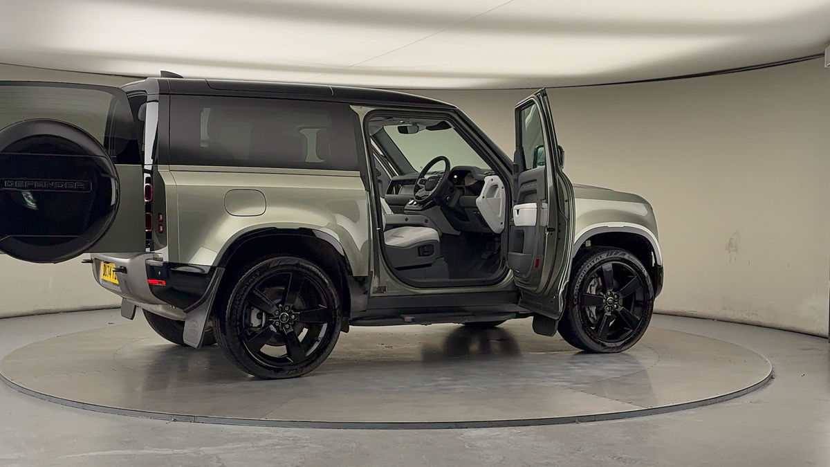 More views of Land Rover Defender 90