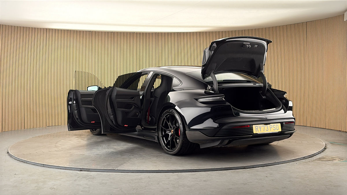 Porsche Taycan Image 23