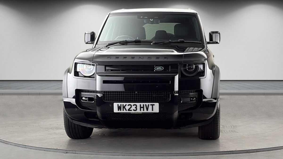 Land Rover Defender 110 Image 3