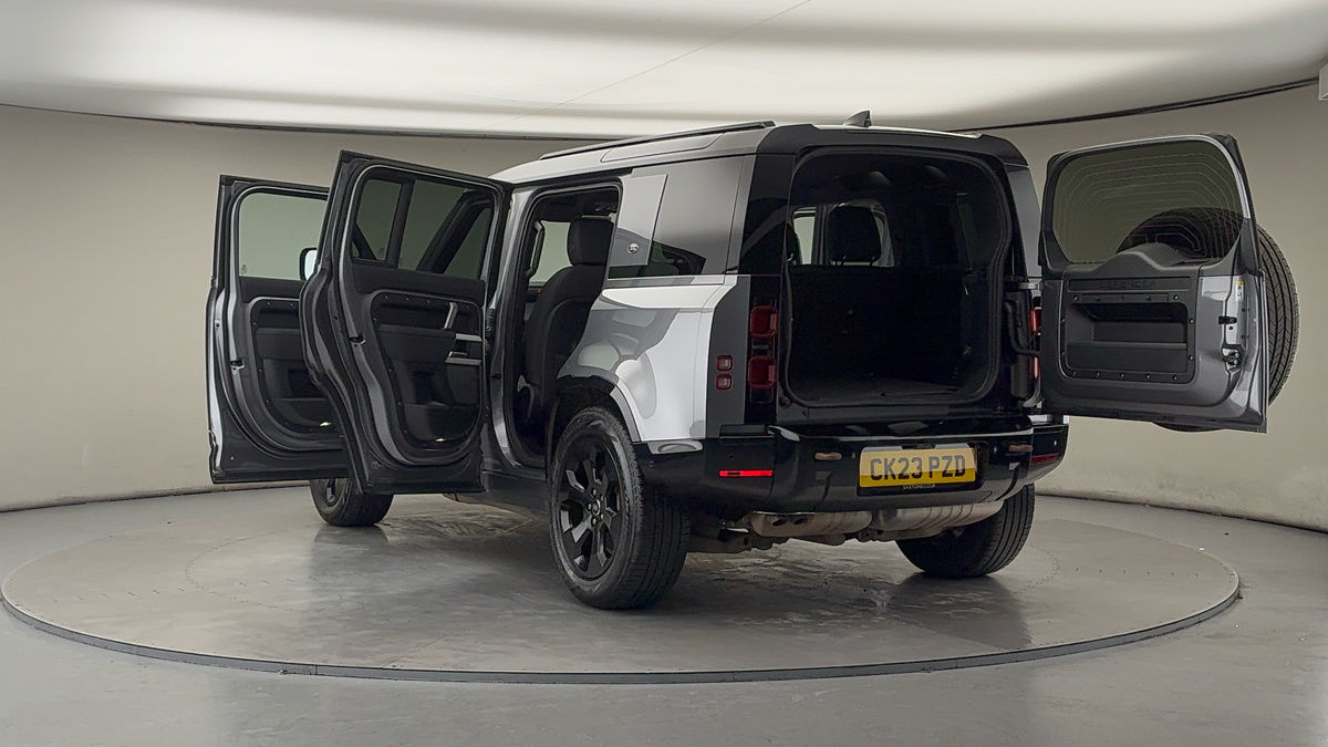 Land Rover Defender 110 Image 23