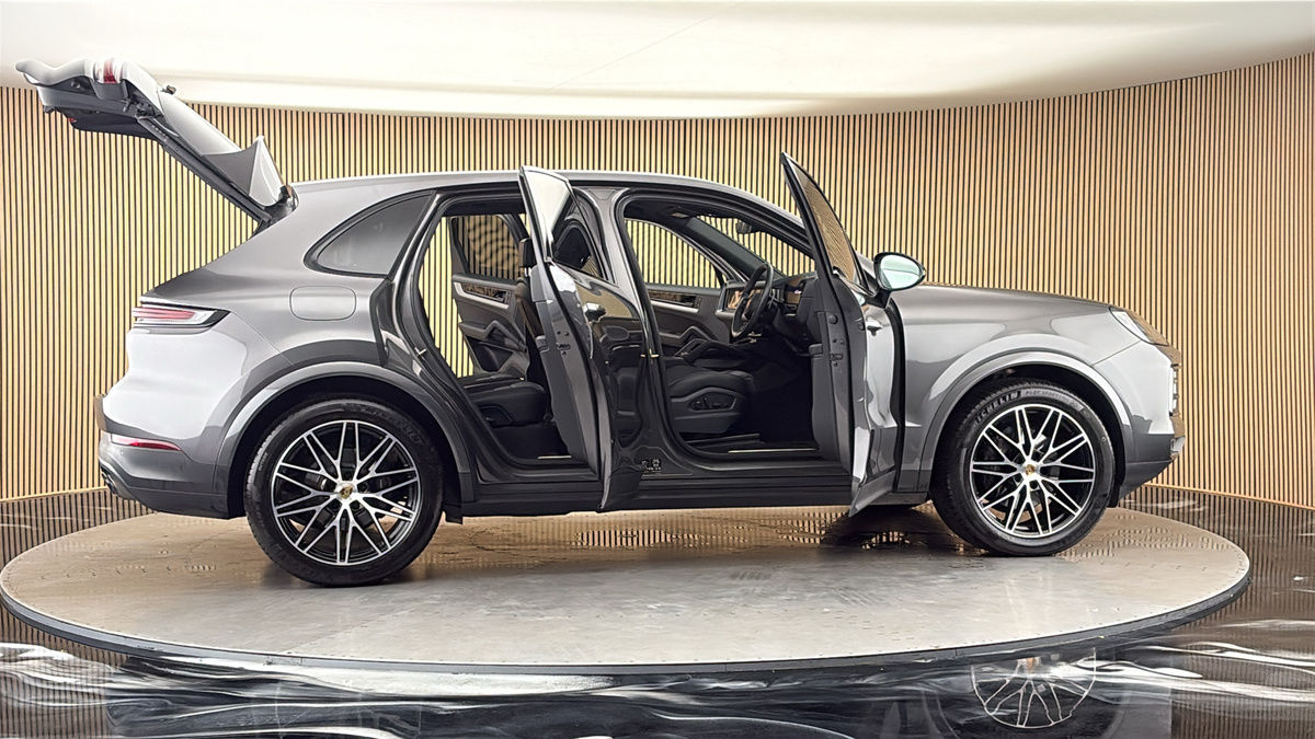 More views of Porsche Cayenne