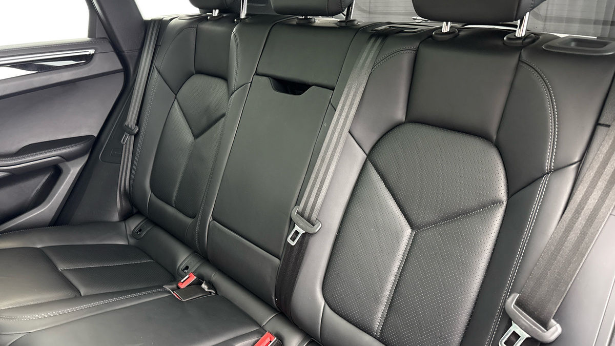 Porsche Macan Image 8