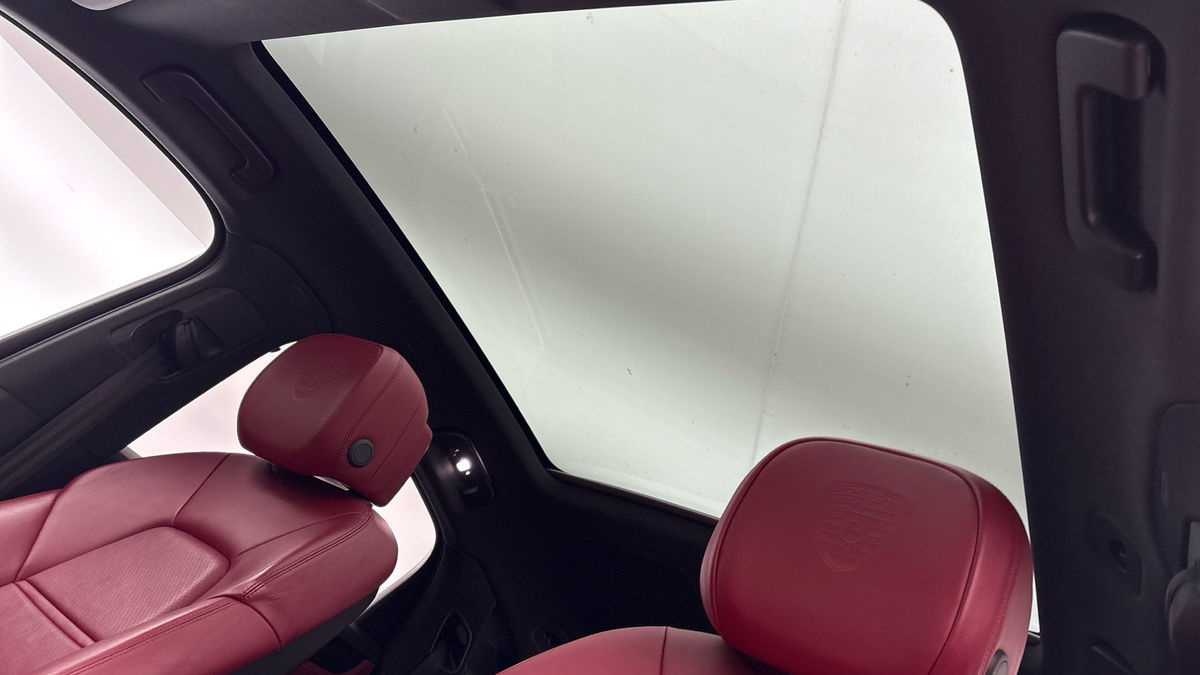 Porsche Cayenne Image 6