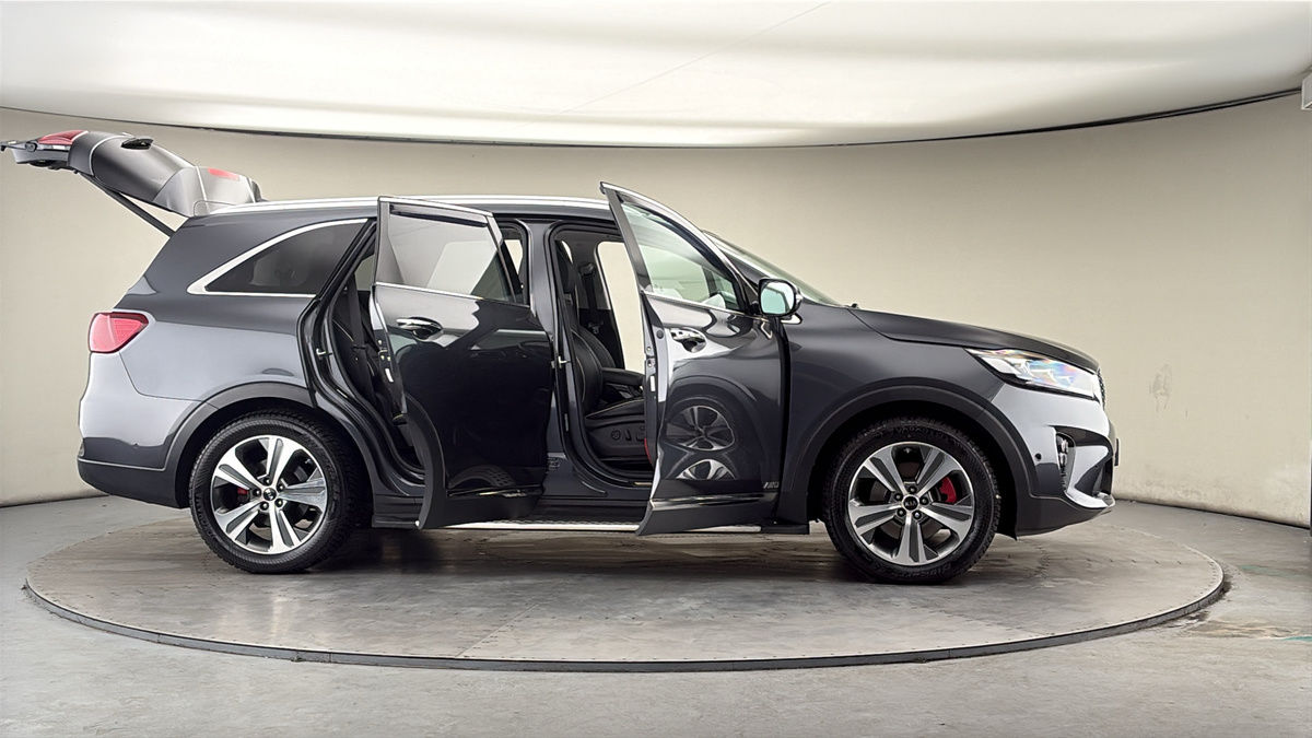 More views of Kia Sorento