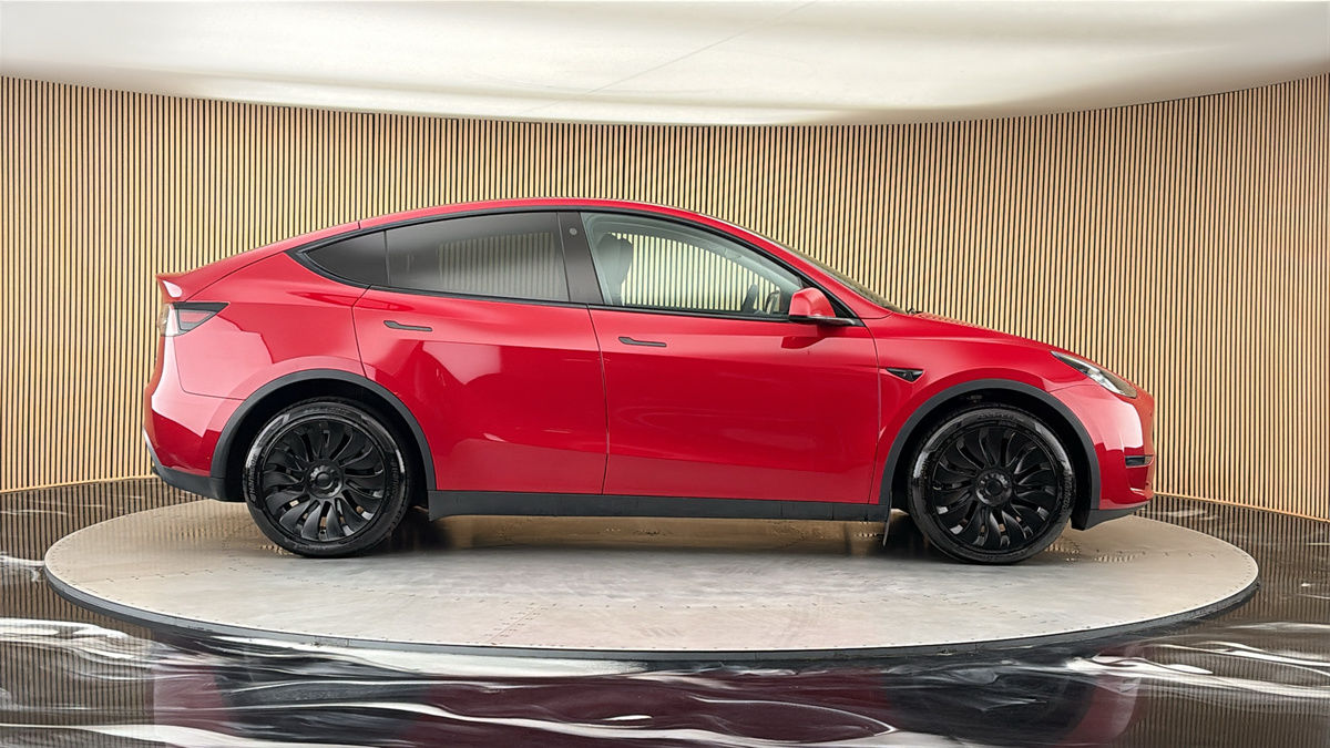 Tesla Model Y Image 16