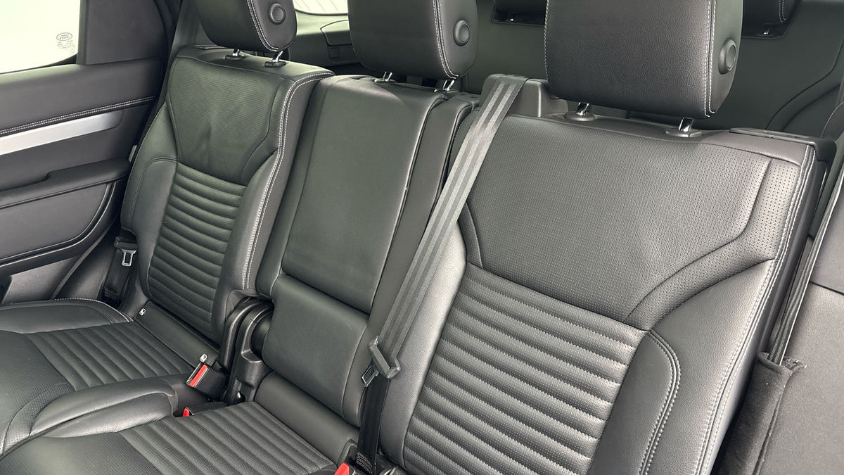 Land Rover Discovery Image 8