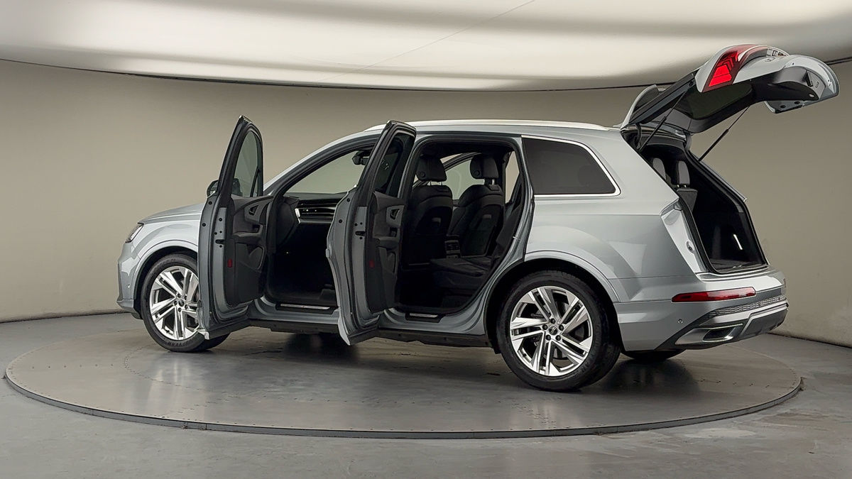 More views of Audi Q7