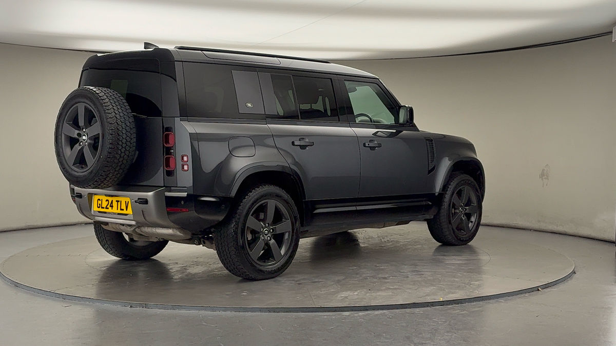 Land Rover Defender 110 Image 21