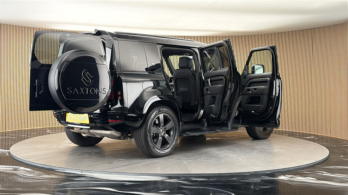 More views of Land Rover Defender 110