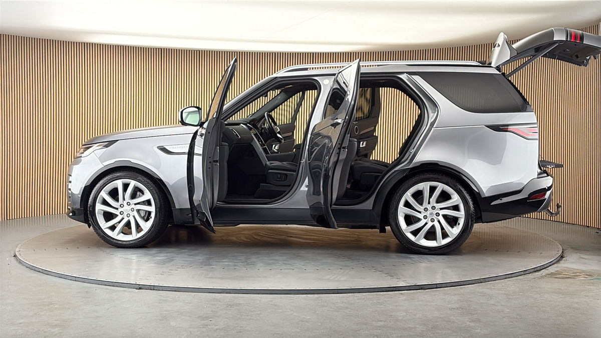 More views of Land Rover Discovery