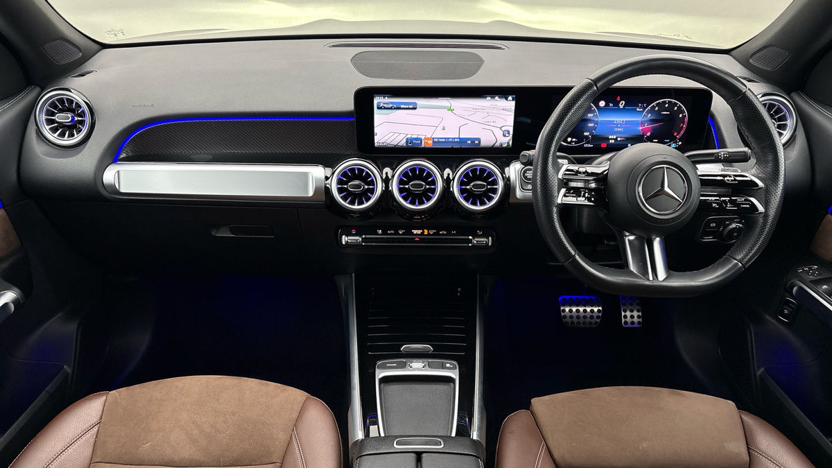 Mercedes-Benz GLB Image 12