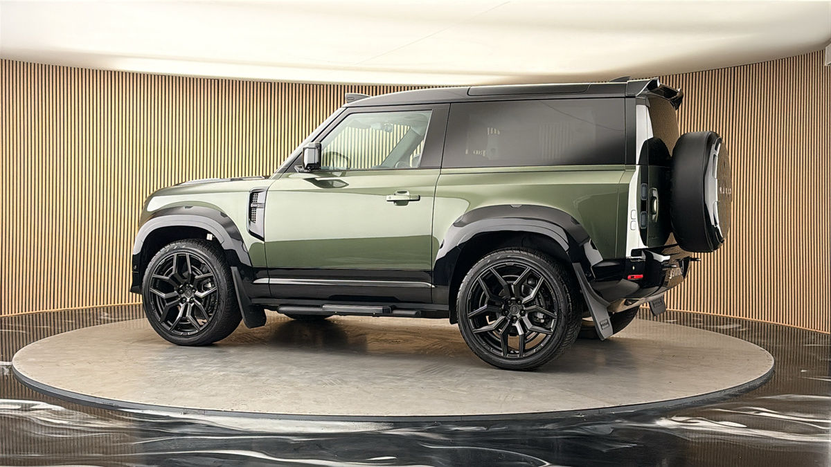 More views of Land Rover Defender 90