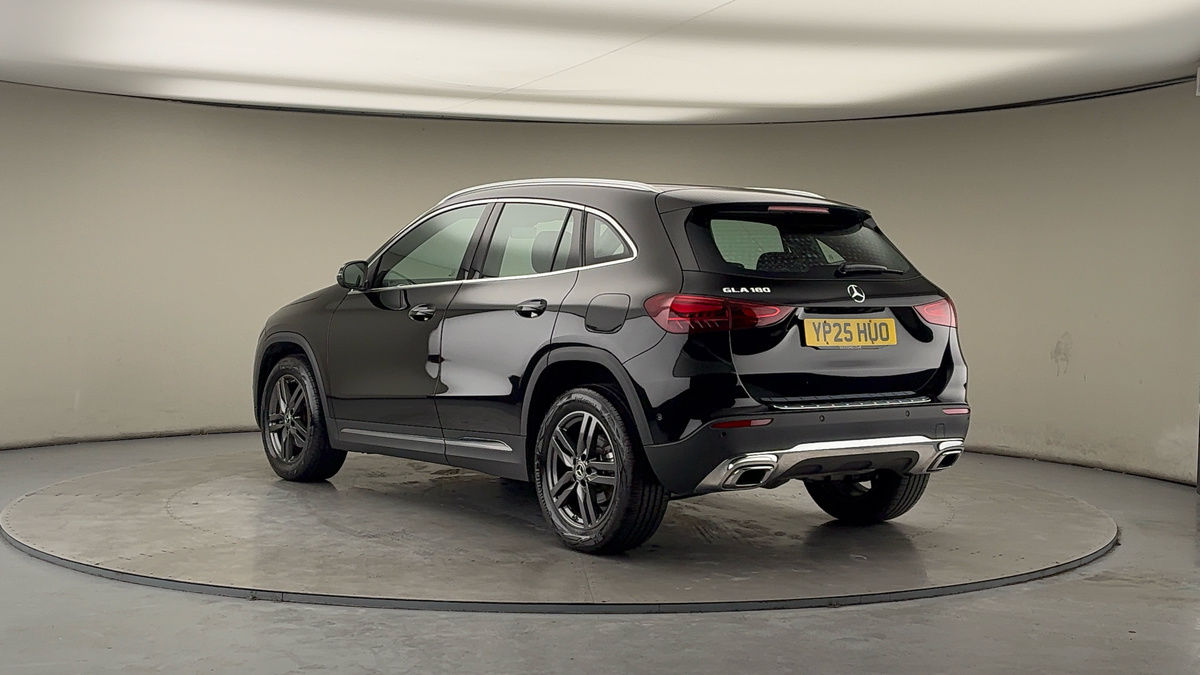 Mercedes-Benz GLA Image 2