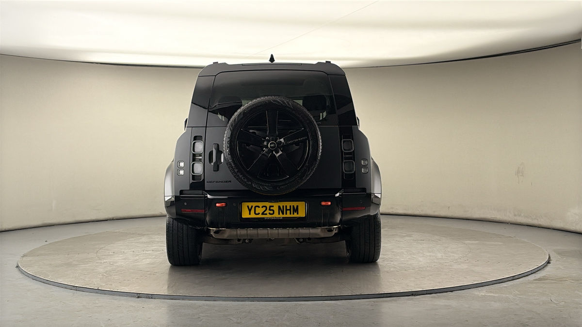 Land Rover Defender 110 Image 4