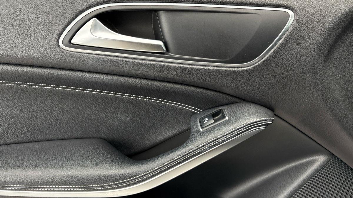 Mercedes-Benz GLA Image 19