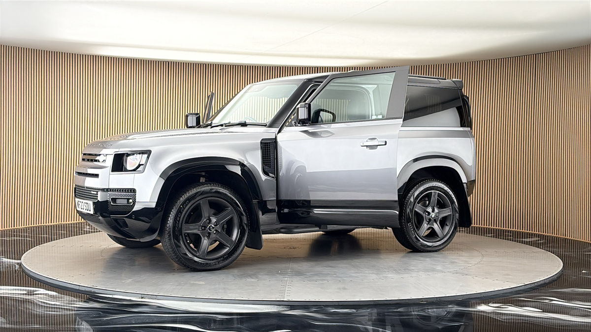 More views of Land Rover Defender 90