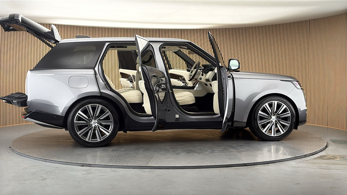 More views of Land Rover Range Rover