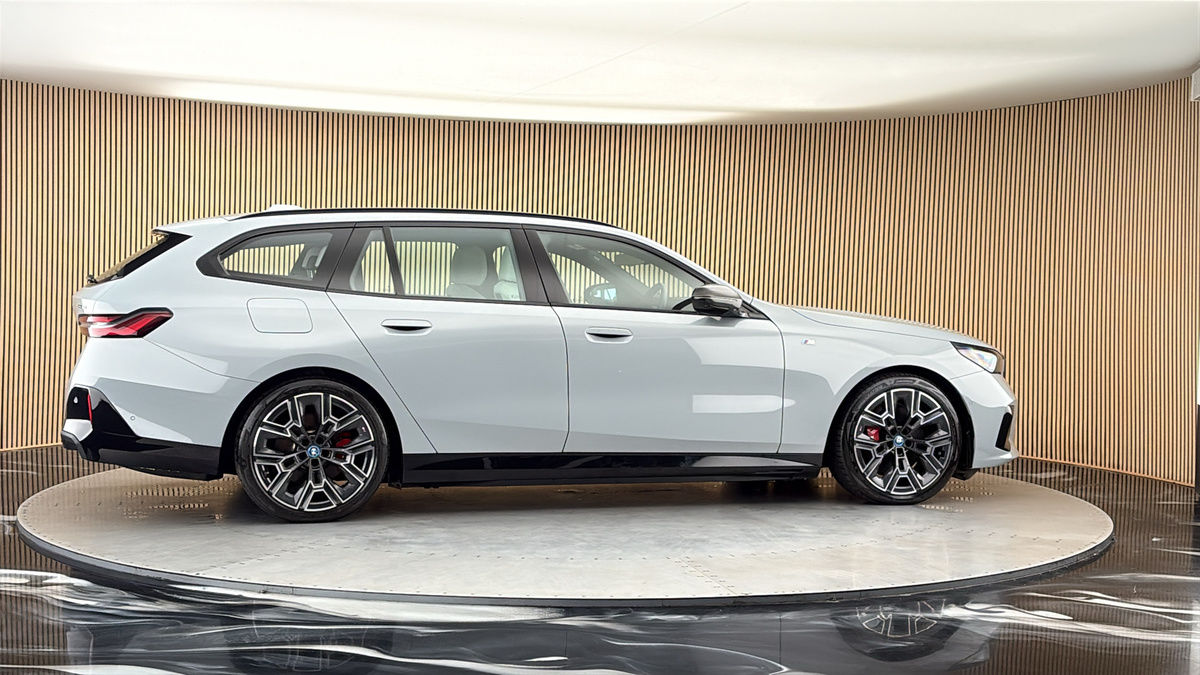 More views of BMW i5