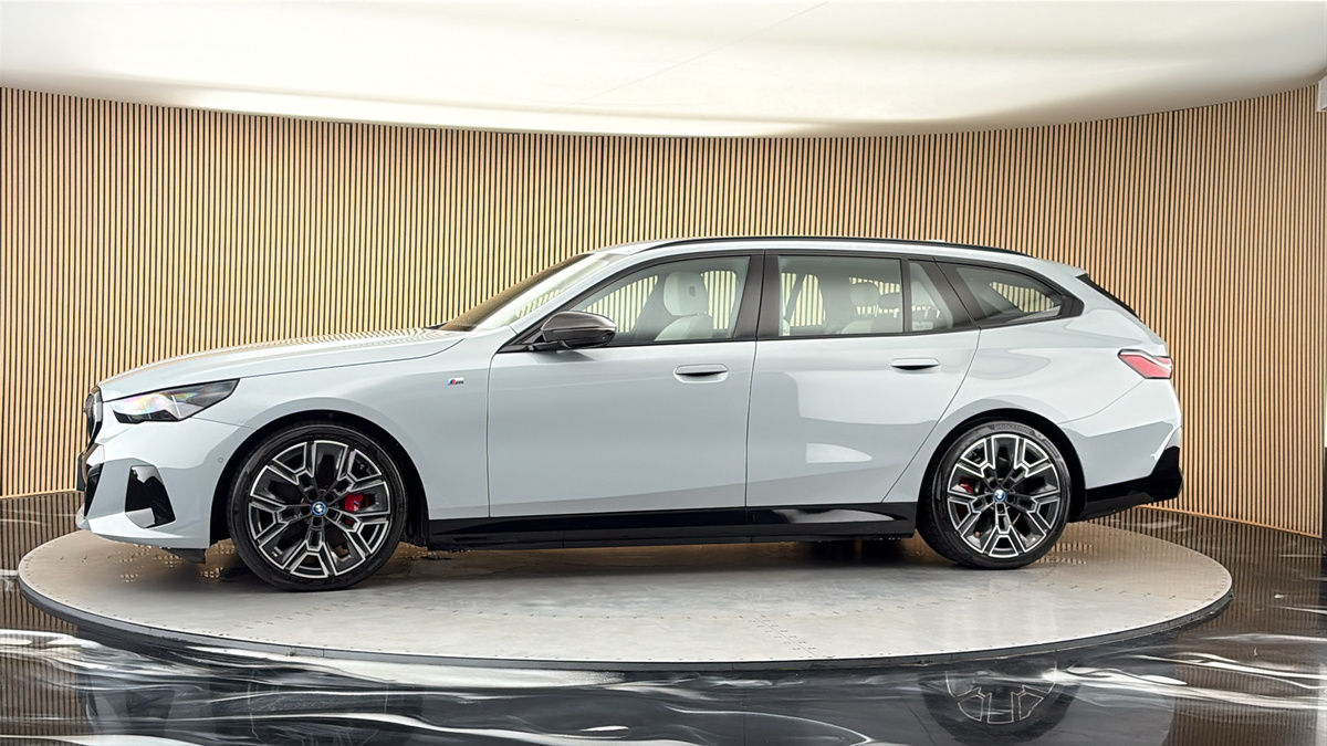 More views of BMW i5