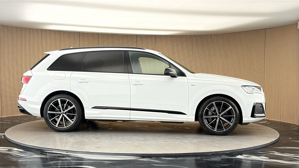 More views of Audi Q7