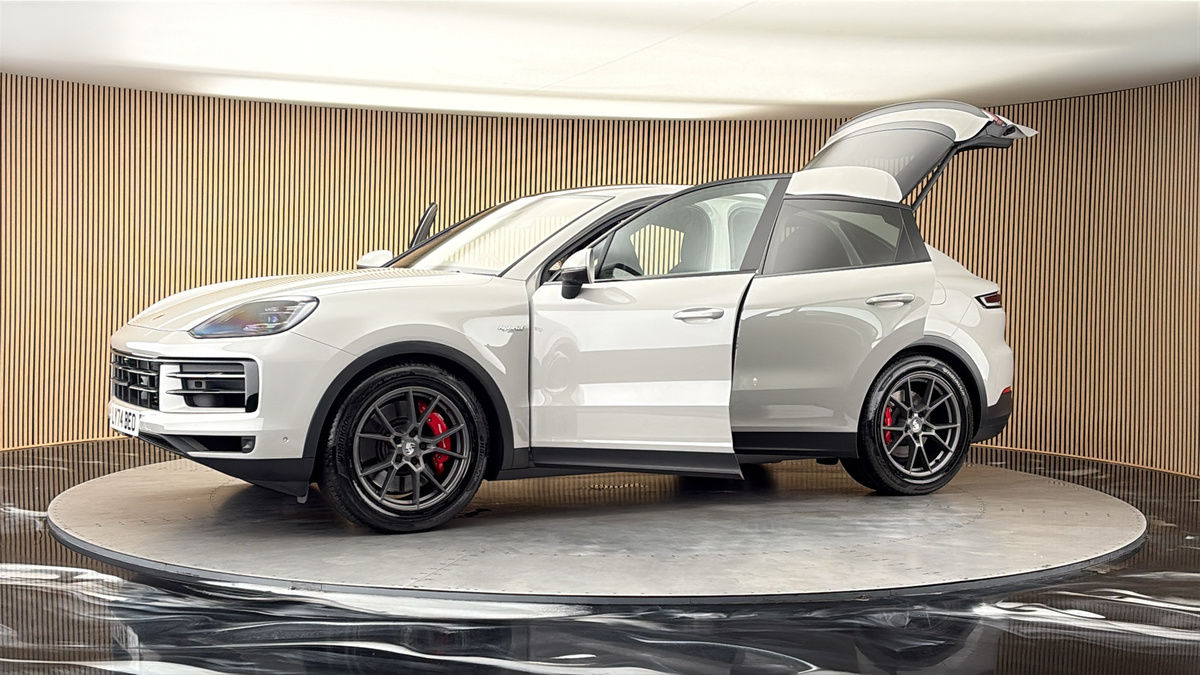 More views of Porsche Cayenne
