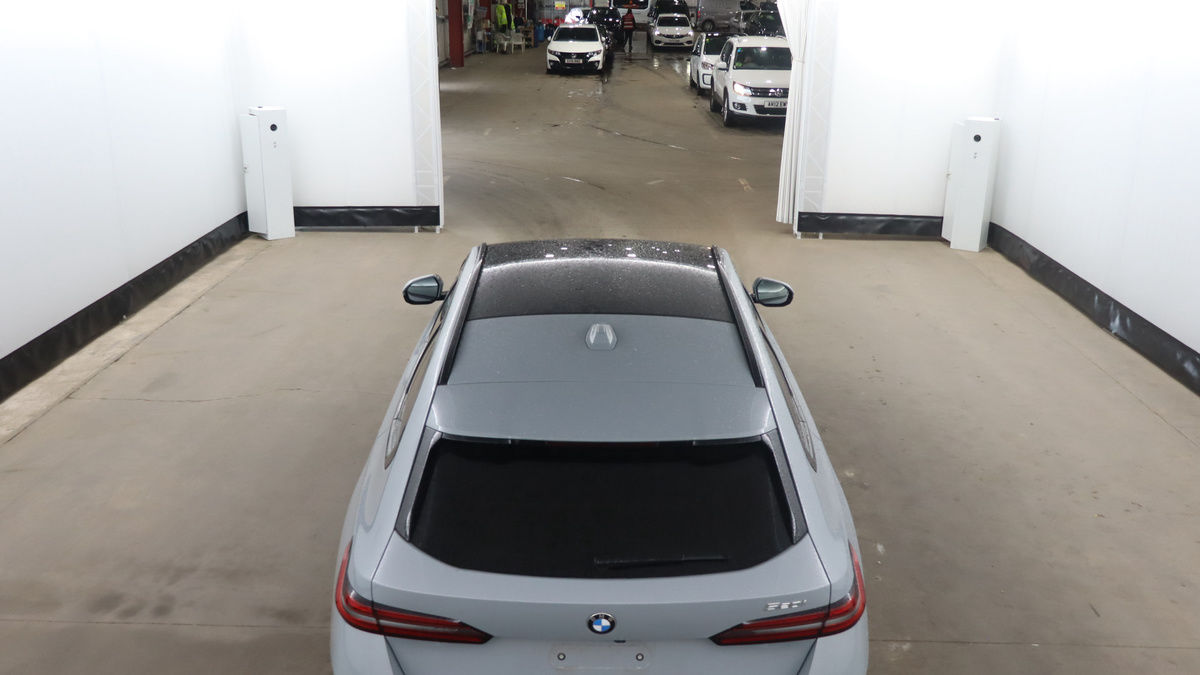 BMW 5 Series Image 8