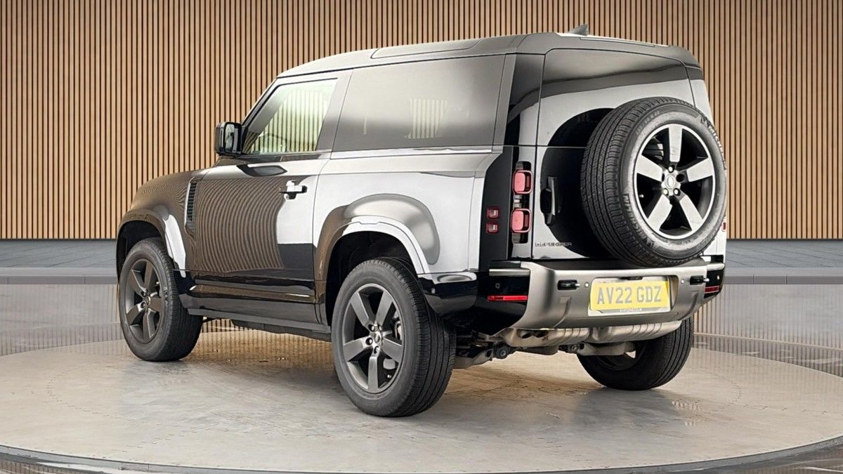 Land Rover Defender 90 Image 2