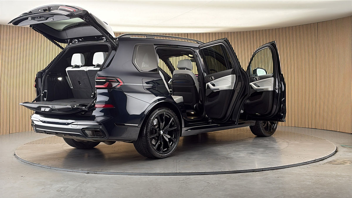 More views of BMW X7