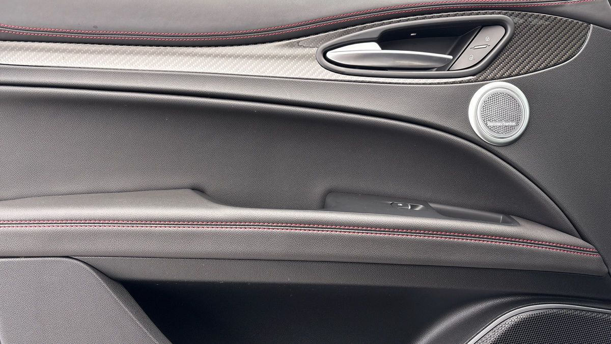 Alfa Romeo Stelvio Image 19