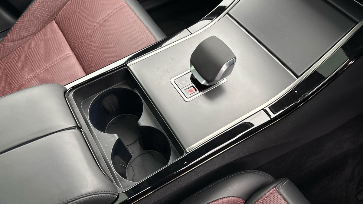 Land Rover Range Rover Velar Image 18