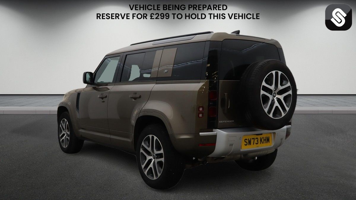 Land Rover Defender 110 Image 3