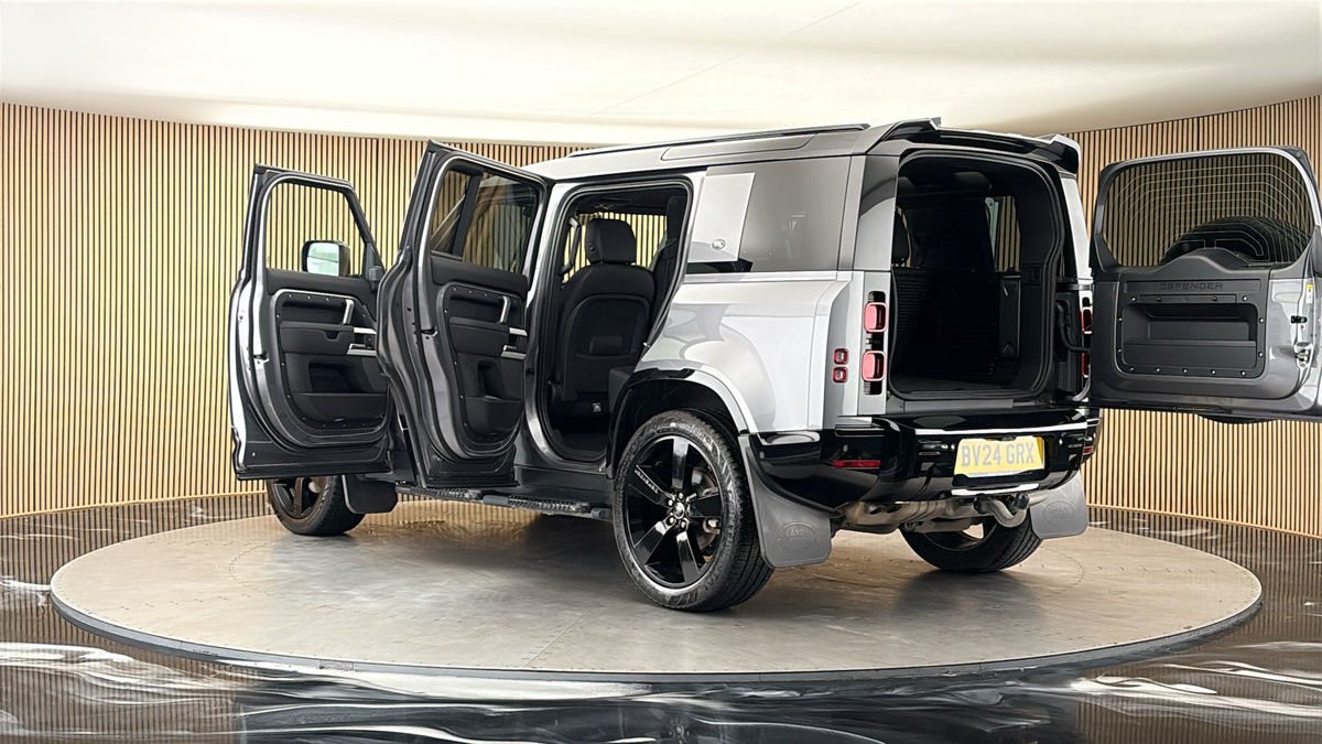 More views of Land Rover Defender 110