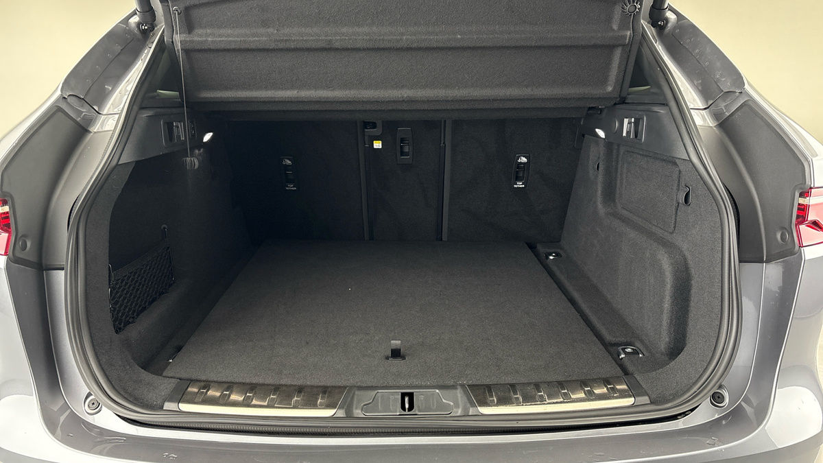 Jaguar F-PACE Image 11