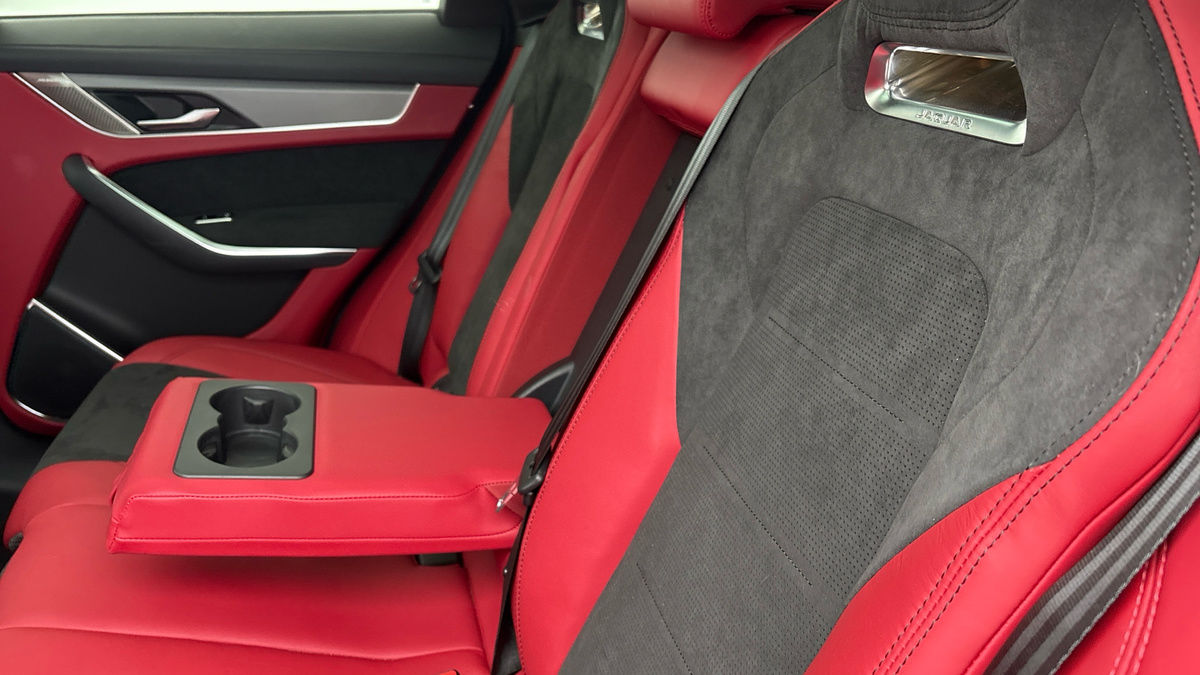 Jaguar F-PACE Image 9